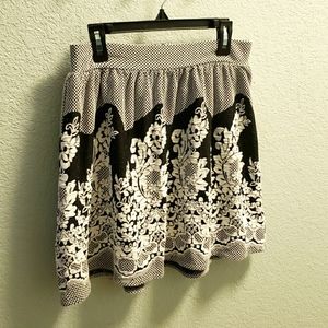 Alya skirt, black & white with lace detail